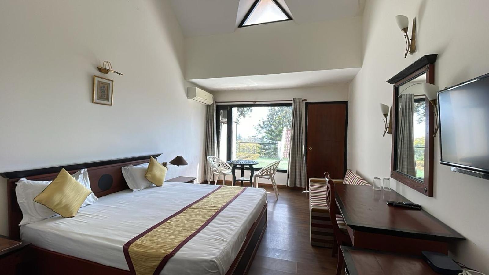 Hotel 8Fold-Pinecrest By Larisa, Bhīm Tāl Esterno foto